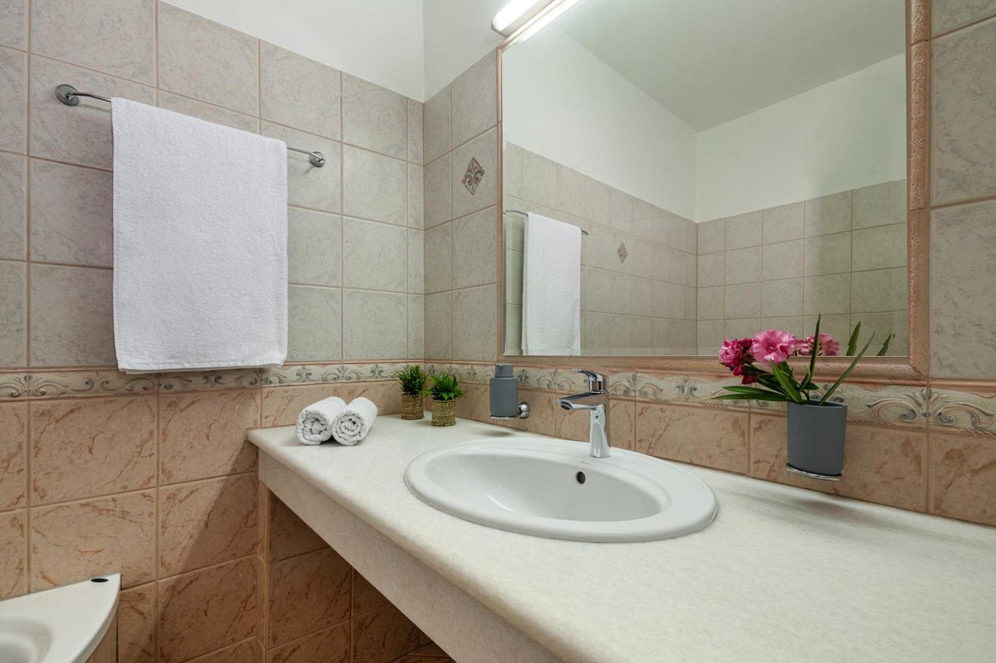 Villa Mariani II - In Lothiarika, Newly Renovated June 2024, Private Pool, Lindos 10 Min, Beach 120M Lardos Exteriér fotografie
